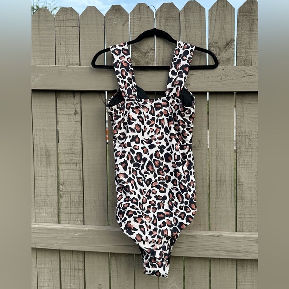 Summer Mae Leopard Print One-Piece Swimsuit Size Large - Picture 1 of 5